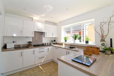 4 bedroom detached house for sale, Chittenden Avenue, Seaford