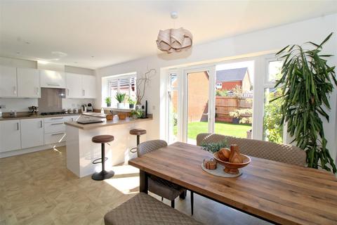 4 bedroom detached house for sale, Chittenden Avenue, Seaford