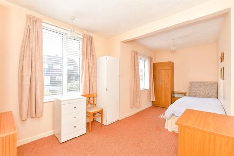 36 Hooks Lane, Havant, PO9 3DR