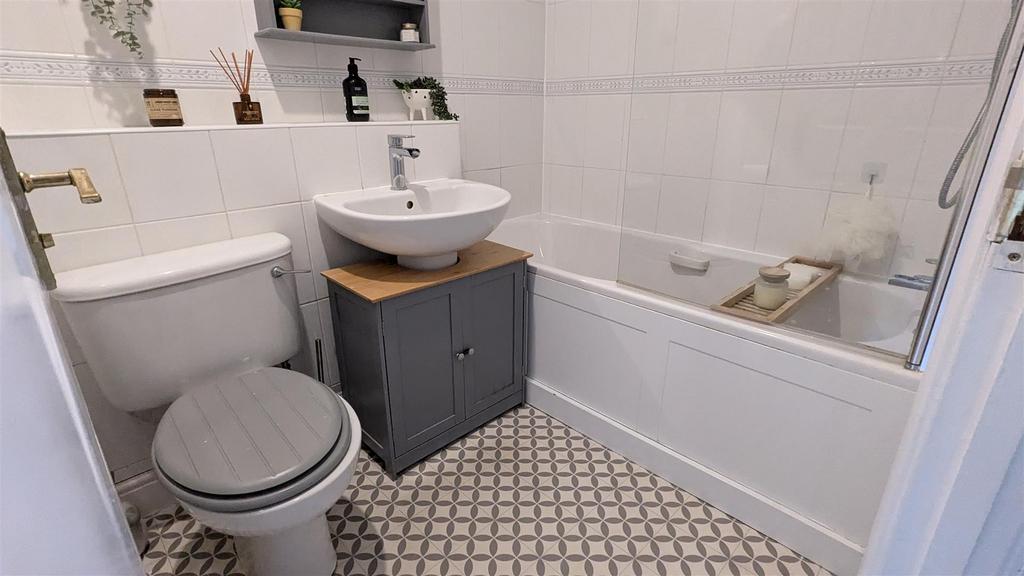 Bathroom LL.jpg