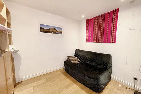 55 Bridges View, Gateshead, NE8 1NZ