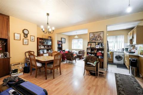 5 Kenilworth Avenue, London, E17 4PD