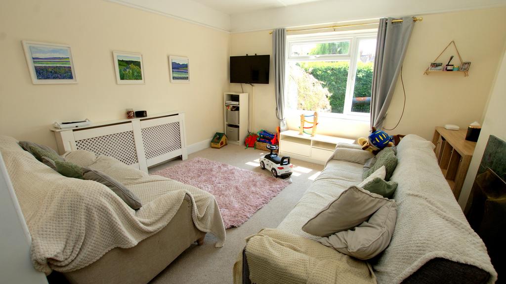 Tennyson Road, Cheltenham 3 bed semidetached house for sale £300,000