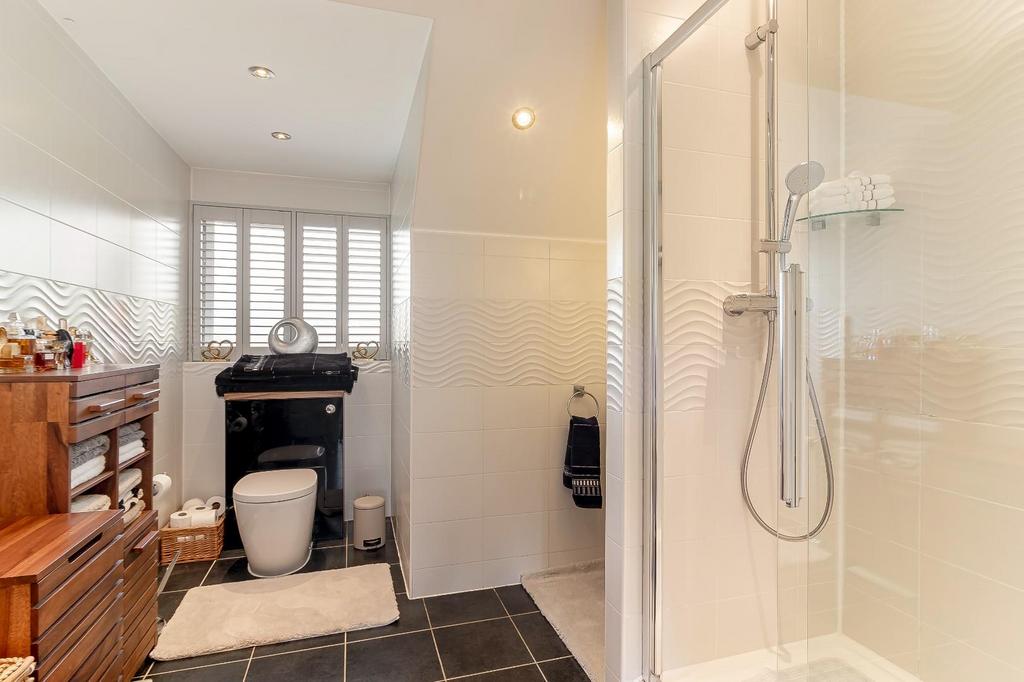 Master Bedroom Ensuite.jpg