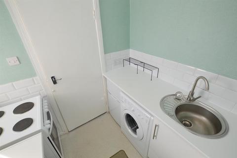 Studio to rent, Etchingham Road, Eastbourne