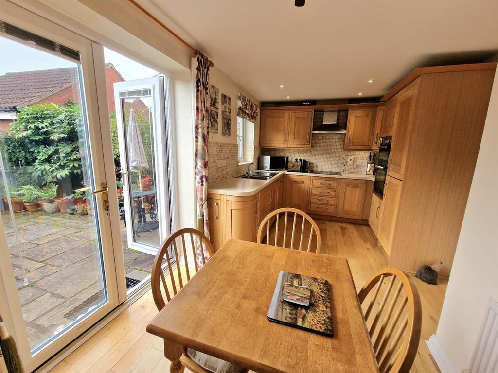 Kitchen breakfast room.jpg