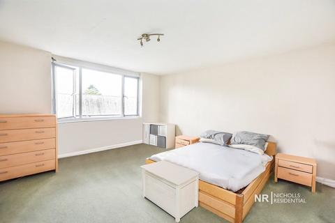 2 bedroom flat for sale, Epsom KT18