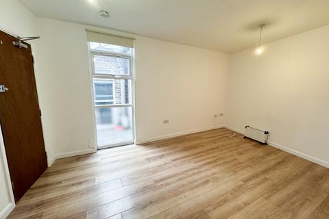 Studio to rent, High Road Leyton, Leyton, E10