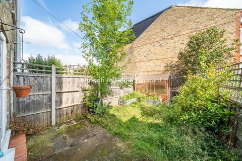 101 Bradgate Road, London, SE6 4TR