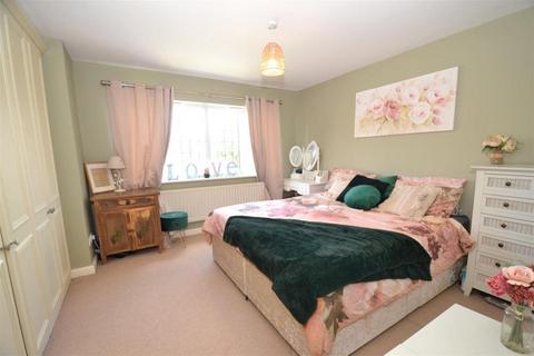11 Pinfold, Clayton, Bradford, BD14 6ST