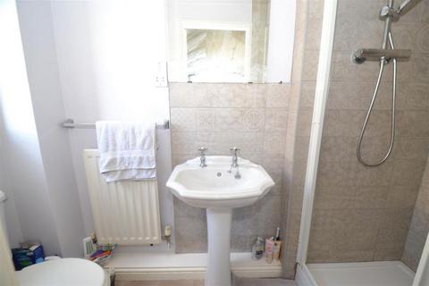 11 Pinfold, Clayton, Bradford, BD14 6ST