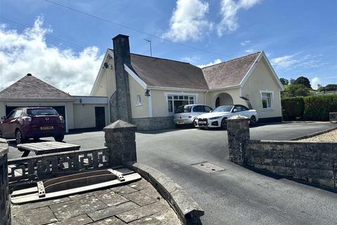 3 bedroom detached bungalow for sale, Rhydcymerau Road, Llanybydder