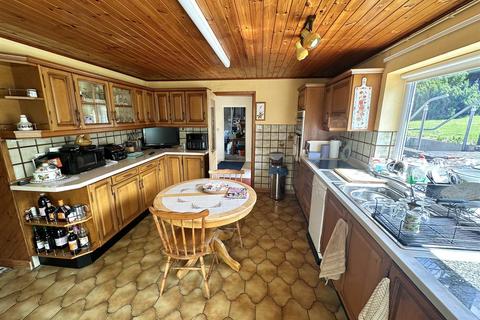 3 bedroom detached bungalow for sale, Rhydcymerau Road, Llanybydder