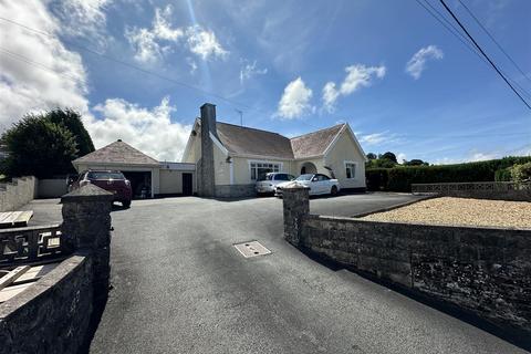 3 bedroom detached bungalow for sale, Rhydcymerau Road, Llanybydder