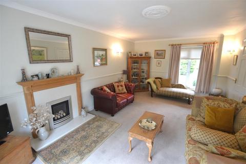 4 bedroom detached house for sale, Presbytery Close, Leominster