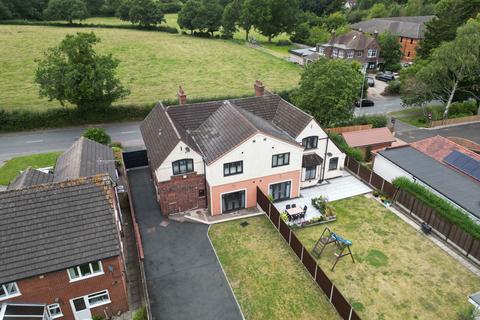 4 bedroom semi-detached house for sale, Alcester Road, Wythall, B47 6JL