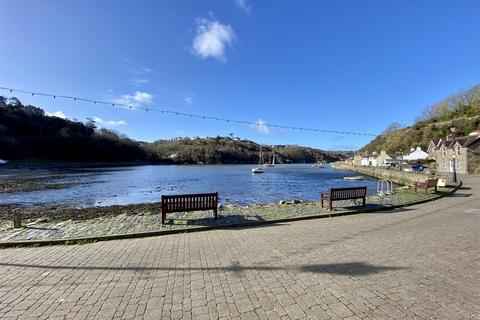 3 bedroom end of terrace house for sale, 11 Quay Street, Lower Town, Fishguard