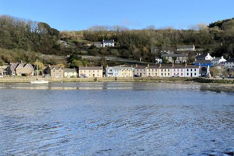 3 bedroom end of terrace house for sale, 11 Quay Street, Lower Town, Fishguard