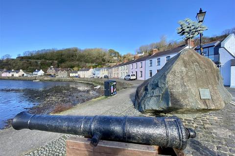 3 bedroom end of terrace house for sale, 11 Quay Street, Lower Town, Fishguard