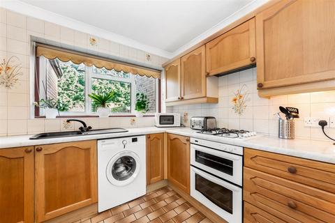 4, Welcome Cottages Slines Oak Road, Woldingham, Caterham, CR3 7EB