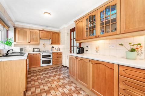 4, Welcome Cottages Slines Oak Road, Woldingham, Caterham, CR3 7EB
