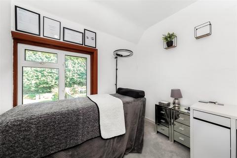 4, Welcome Cottages Slines Oak Road, Woldingham, Caterham, CR3 7EB