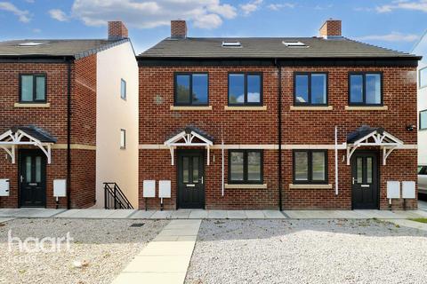 4 bedroom semi-detached house for sale, Fawcett Lane, Leeds