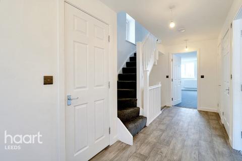 4 bedroom semi-detached house for sale, Fawcett Lane, Leeds