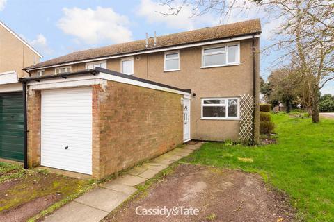 3 bedroom end of terrace house to rent, Wright Close, Wheathampstead