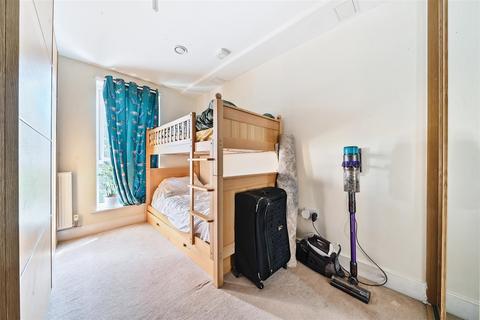 1 bedroom apartment for sale, 2a Alberon Gardens, London NW11