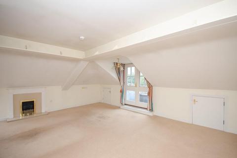 2 bedroom flat for sale, Sycamore House, Woodland Court, Downend, Bristol