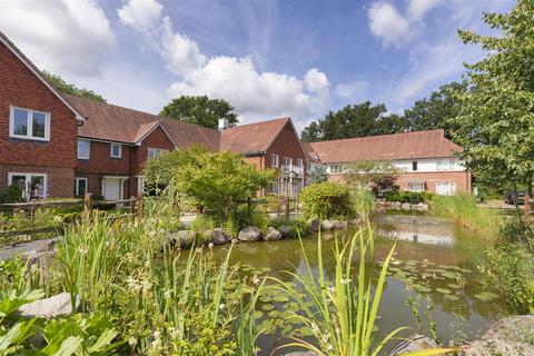 3 bedroom end of terrace house for sale, Rookery Court, Marden