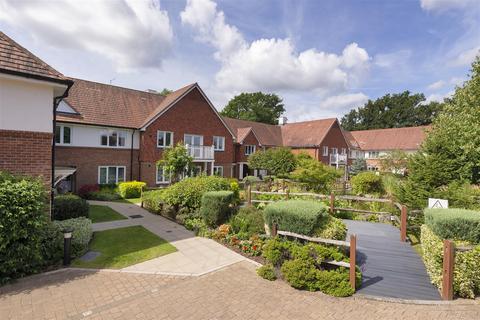 3 bedroom end of terrace house for sale, Rookery Court, Marden
