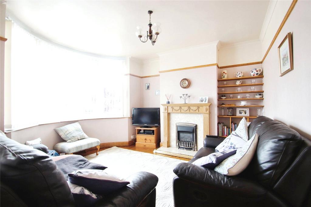 Kingsgate Drive, Ipswich, Suffolk, IP4 3 bed semidetached house for