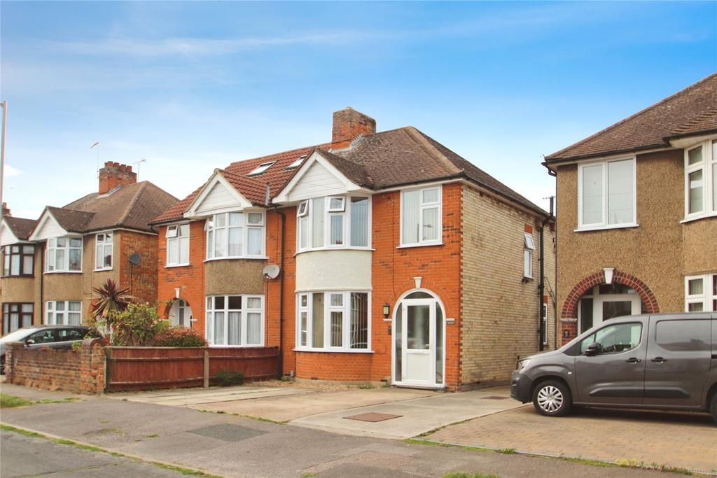 Kingsgate Drive, Ipswich, Suffolk, IP4 3 bed semidetached house for