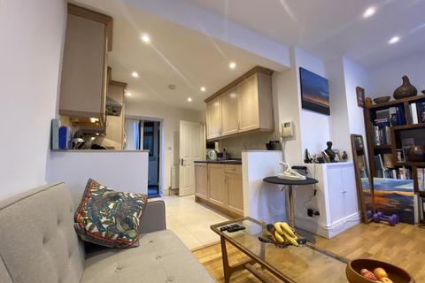 1 bedroom maisonette for sale, Oakleigh Road North,  London,  N20,  N20