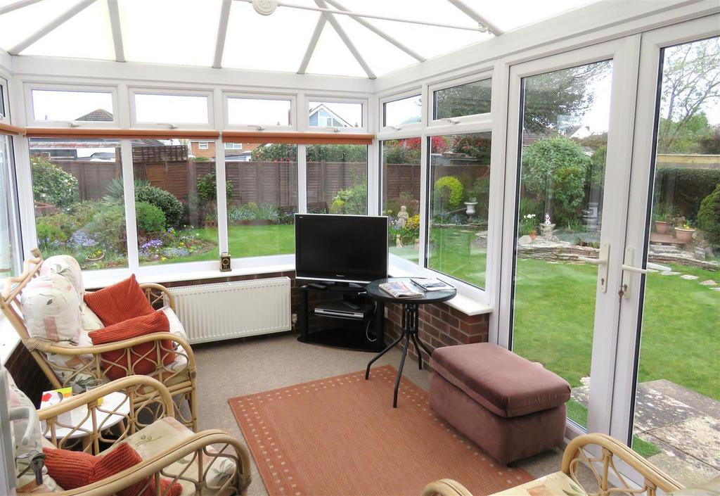 High Ridge Crescent, Ashley, New Milton 3 bed detached bungalow for