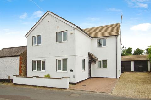 4 bedroom detached house for sale, Highworth Road, Swindon SN3