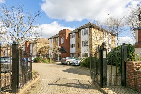 2 bedroom flat for sale, Heathcote Road, Twickenham