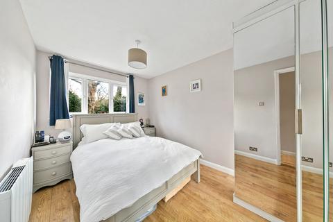 2 bedroom flat for sale, Heathcote Road, Twickenham