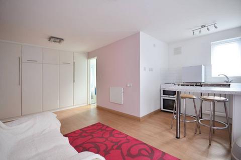 Studio to rent, Elmley Close, Beckton, London, E6