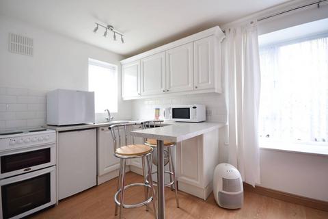 Studio to rent, Elmley Close, Beckton, London, E6