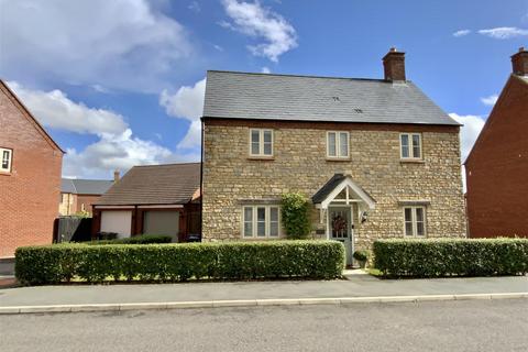 4 bedroom detached house for sale, Blackhorse Drive, Old Stratford, Milton Keynes