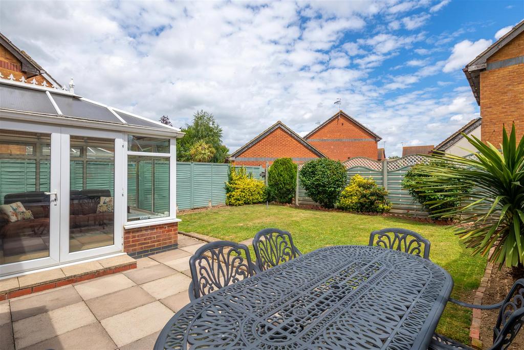 6 Hardy Close externals-7.jpg