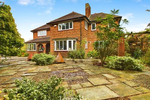 4 bedroom detached house for sale, Queens Parade, Cleethorpes DN35