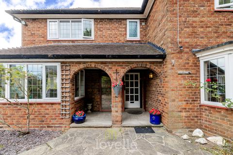4 bedroom detached house for sale, Queens Parade, Cleethorpes DN35