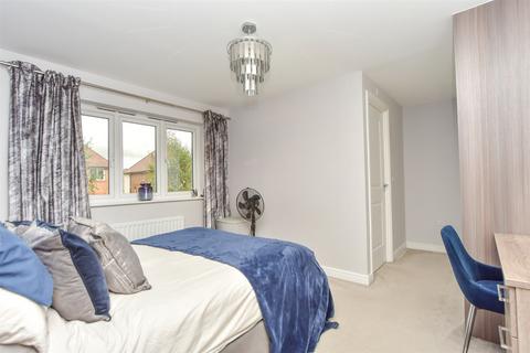 4 bedroom townhouse for sale, Rapson End, Sittingbourne, Kent