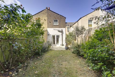 2 bedroom flat for sale, Laleham Road, Catford, London, SE6