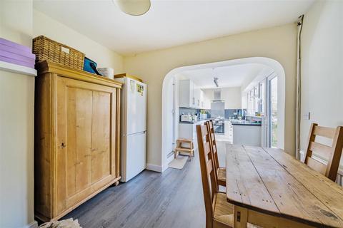 Wyresdale Cobham Way, East Horsley, Leatherhead, KT24 5BH