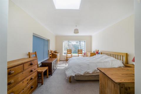 Wyresdale Cobham Way, East Horsley, Leatherhead, KT24 5BH